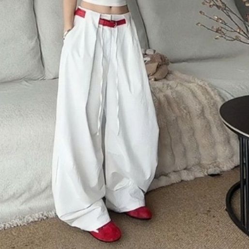 白パンツ ワイドタック入り美脚パンツ