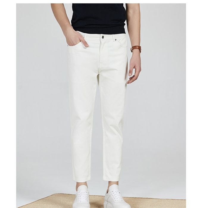 白パンツ 清潔感抜群のシンプルストレートパンツ