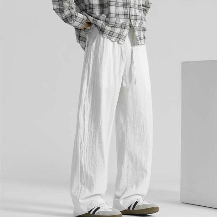 白パンツ 綿素材のゆったりストレートパンツ