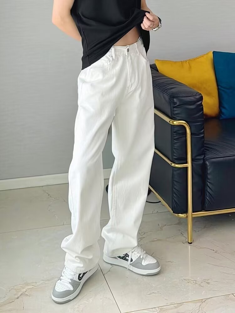 白パンツ すっきりシルエットストレートパンツ