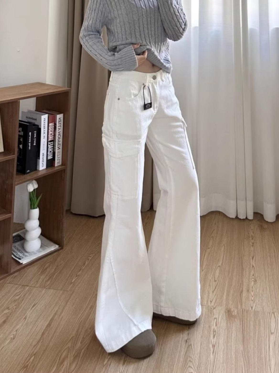 白パンツ カーゴポケット付きローライズフレアワイドパンツ