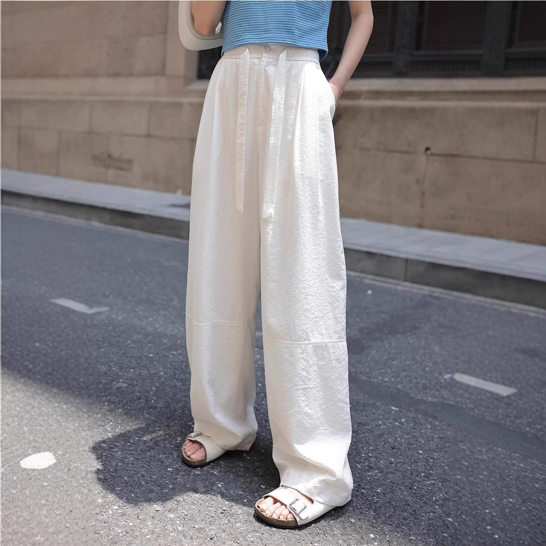 白パンツ 涼感素材のゆったりワイドパンツ レディース
