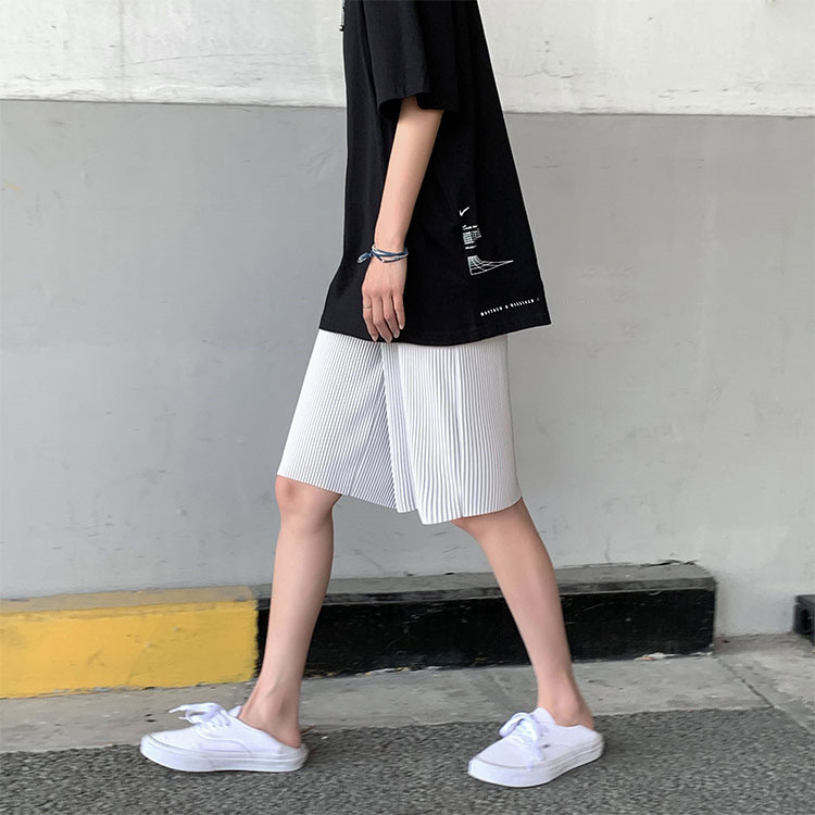 縦縞白パンツ ゆったりワイドショーツ 男性用カジュアル短パン