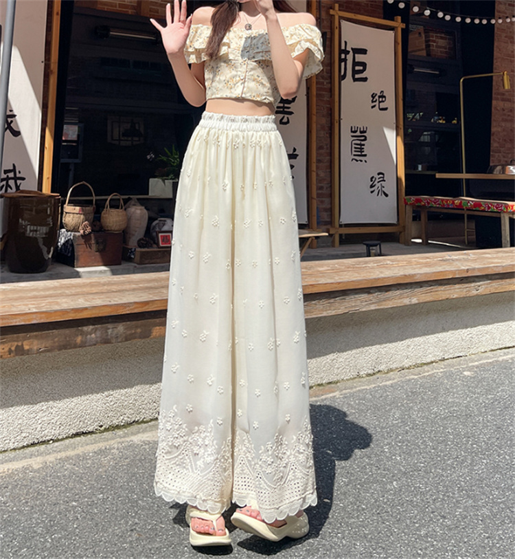 刺繍フリル裾ワイドパンツ 上品な白パンツでエレガント