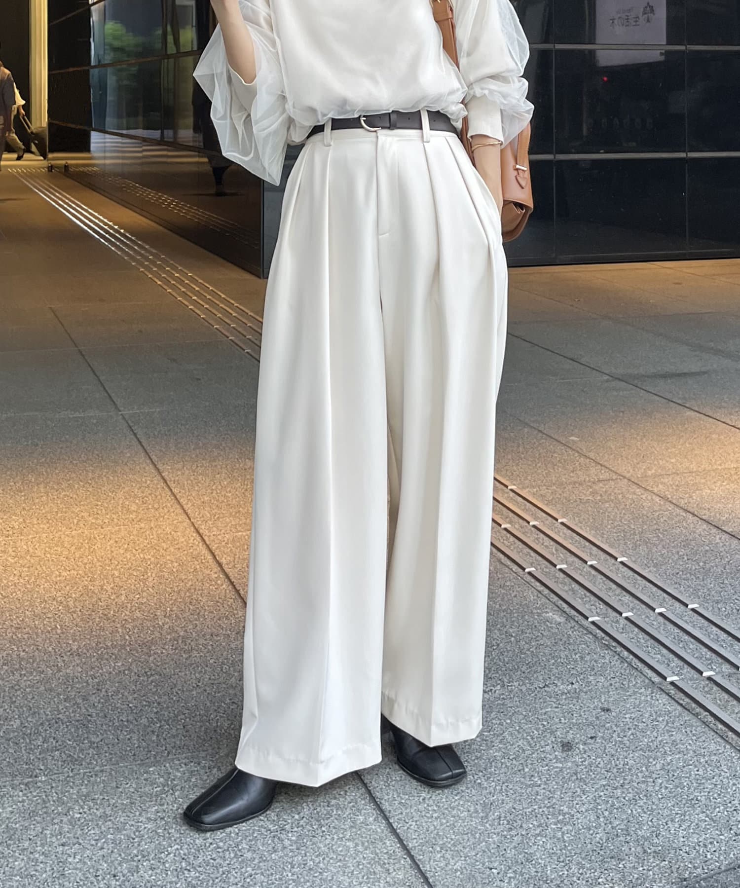 白パンツ 優雅なドレープワイドパンツ