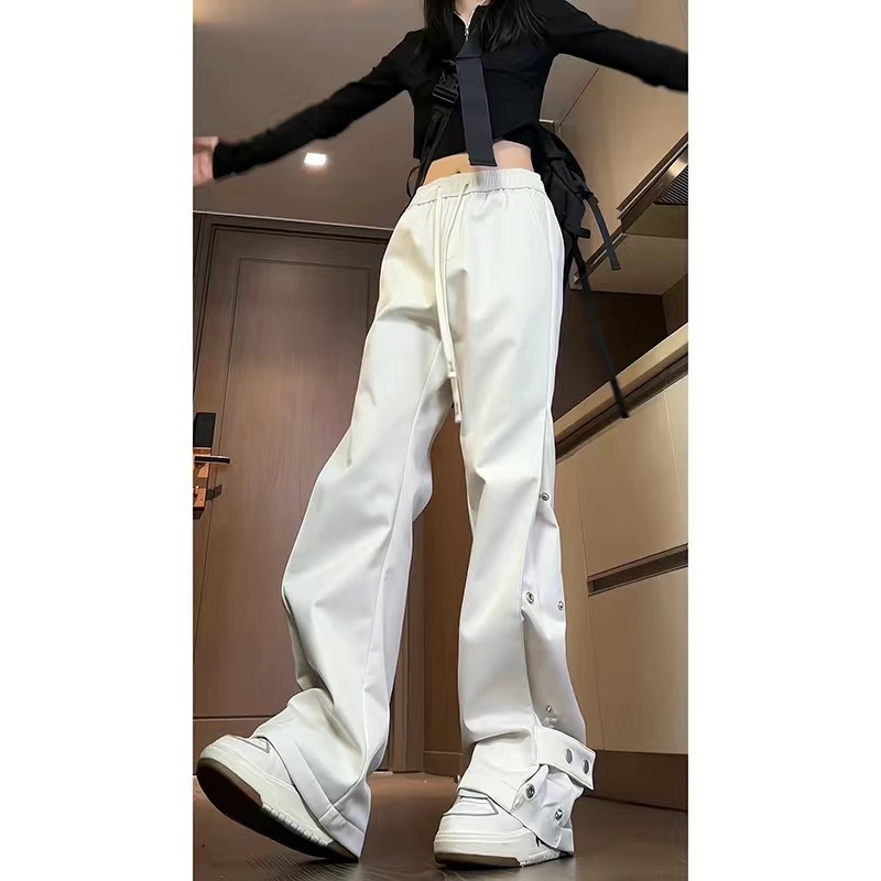 白パンツ スナップボタン付き裾広がりパンツ