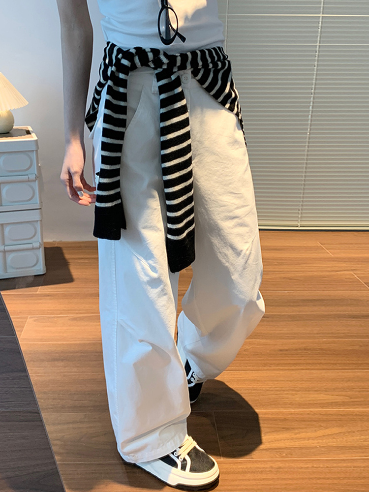 白パンツ 風合い豊かなワイドシルエットカーゴ