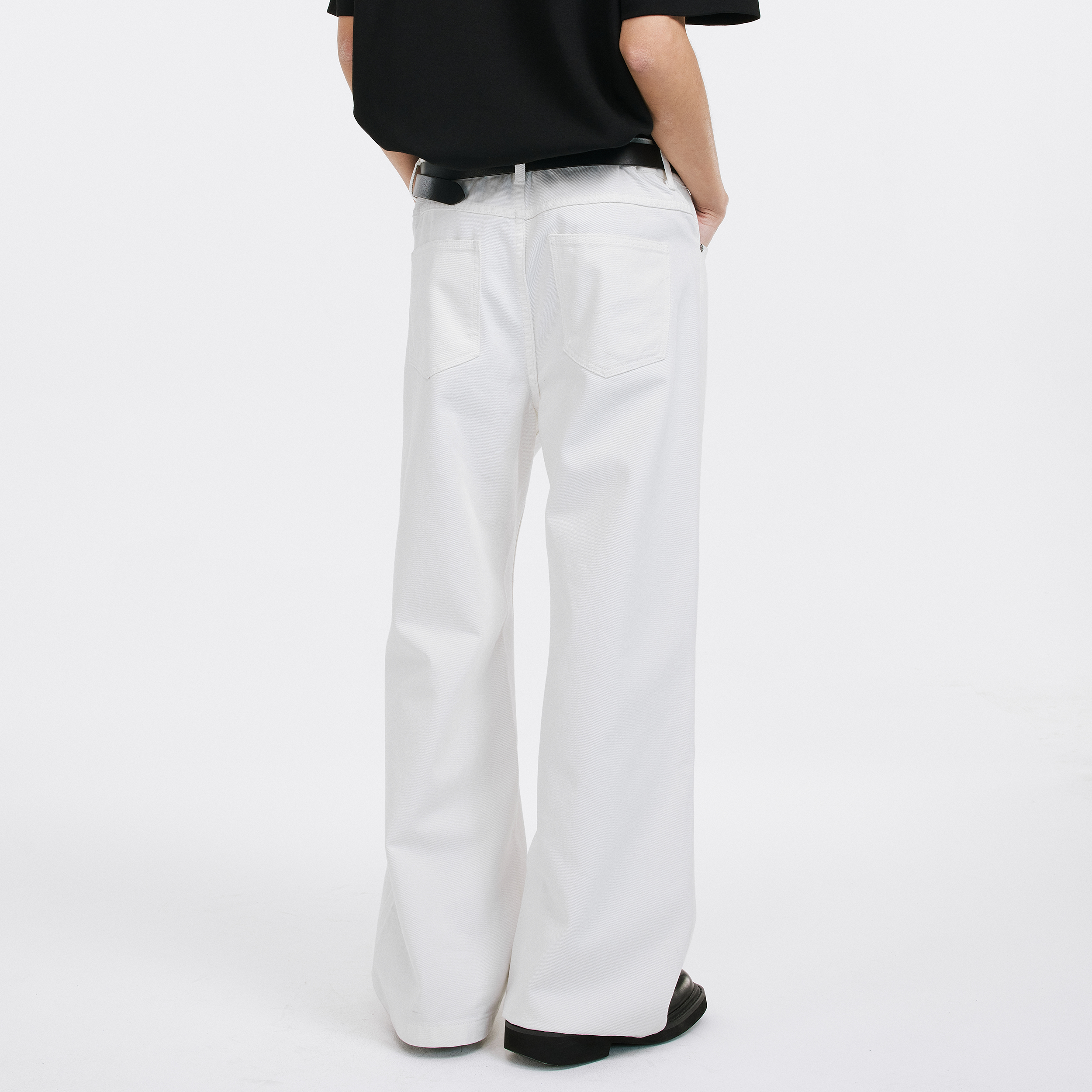 https://fulmo-img-server.com/shiropanstore/46bd1f2f-2b4c-46e9-87c3-5e5218d85766.jpg