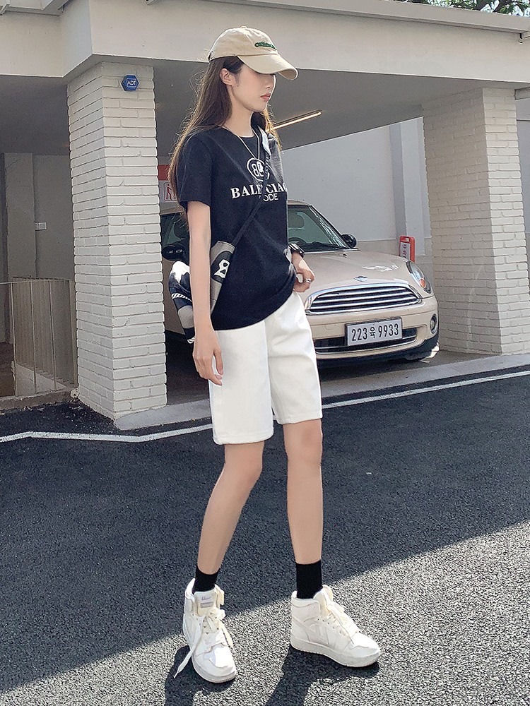 白パンツ すっきりシルエットハーフフレア