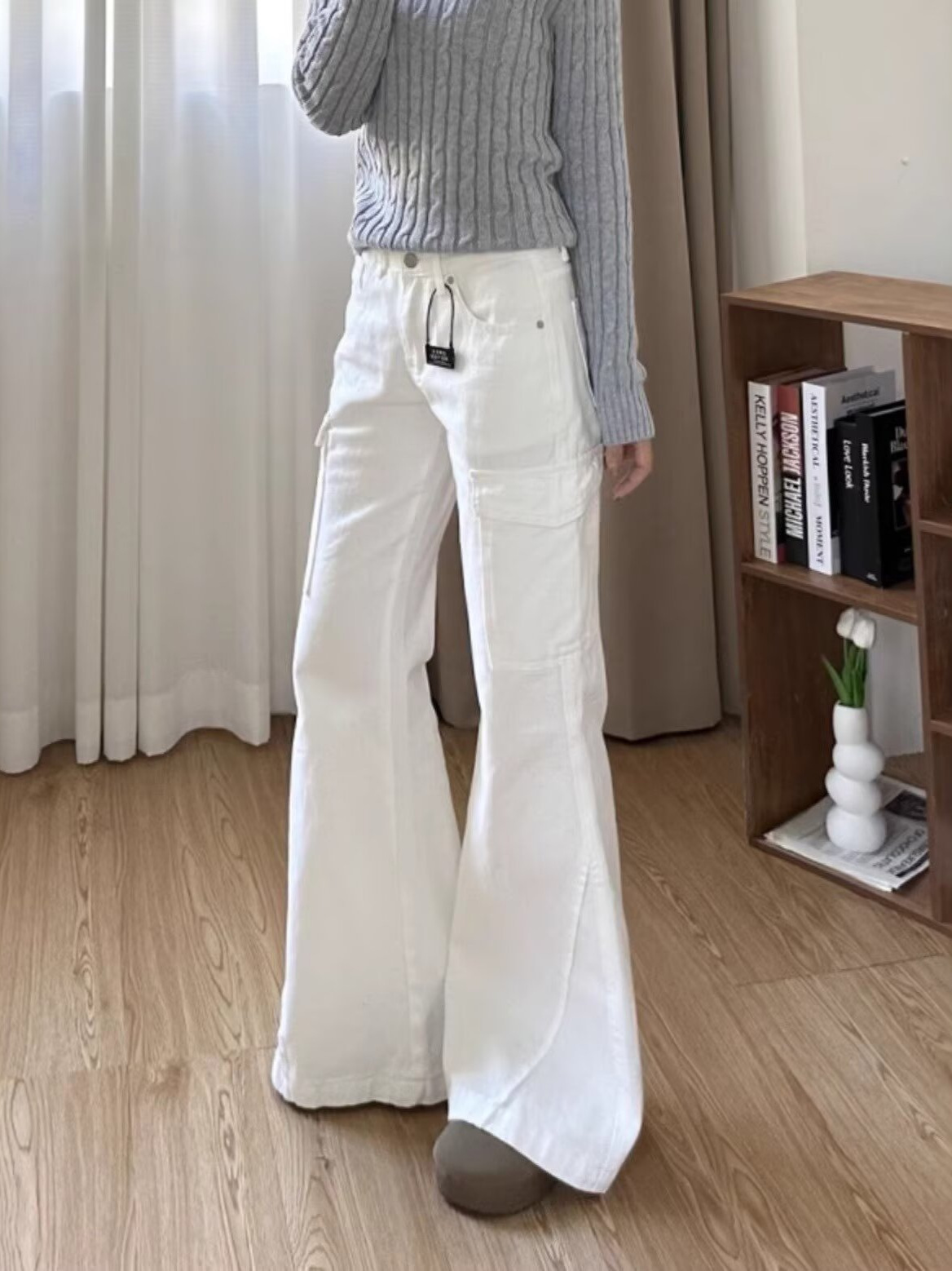 白パンツ カーゴポケット付きローライズフレアワイドパンツ