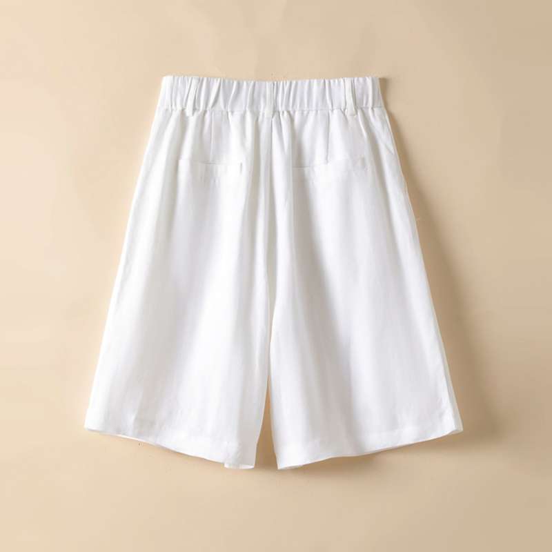 白パンツ トレンド感溢れる ゆったりハーフパンツ