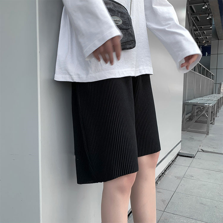 縦縞白パンツ ゆったりワイドショーツ 男性用カジュアル短パン