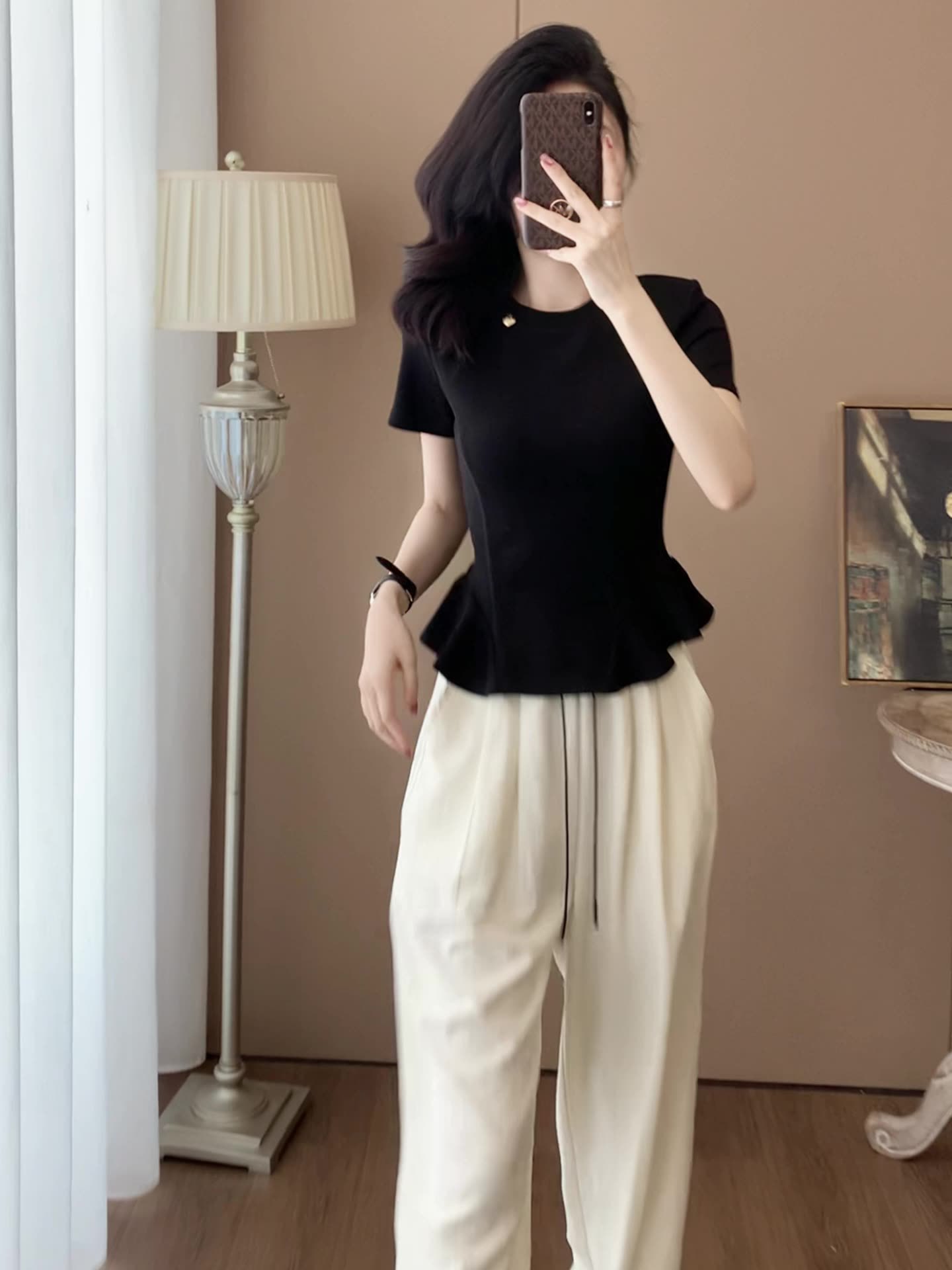 https://fulmo-img-server.com/shiropanstore/6df02489-b627-4d6d-b43f-e4fea0c667ba.jpg