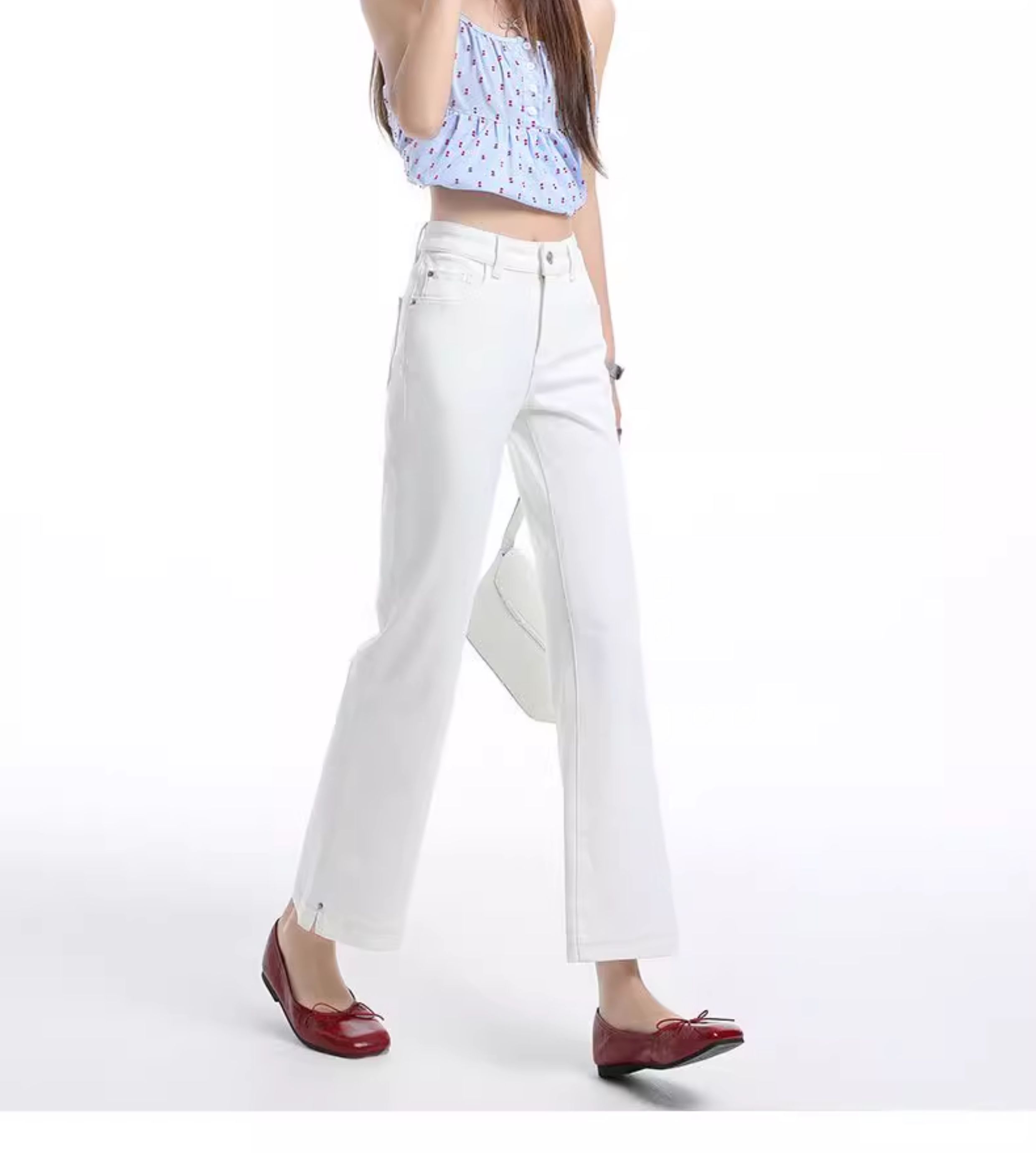 白パンツ 優しい裾広がりフレアパンツ