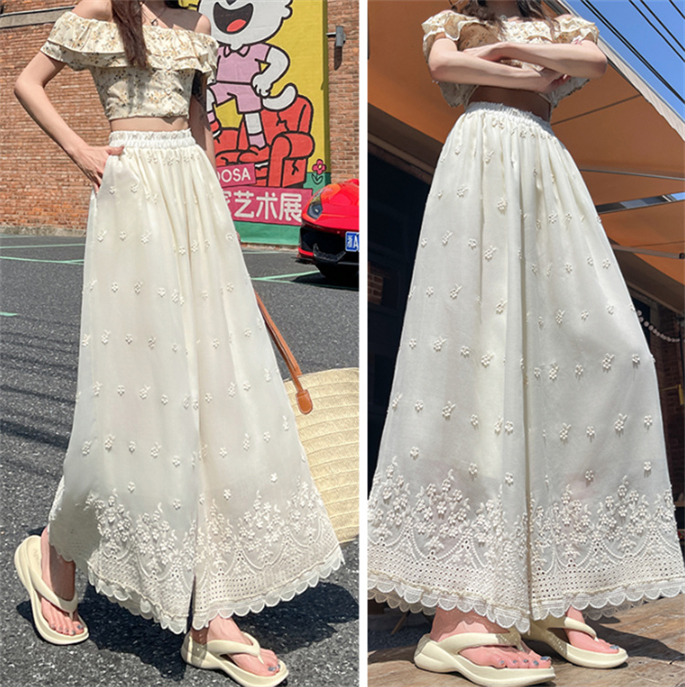 刺繍フリル裾ワイドパンツ 上品な白パンツでエレガント