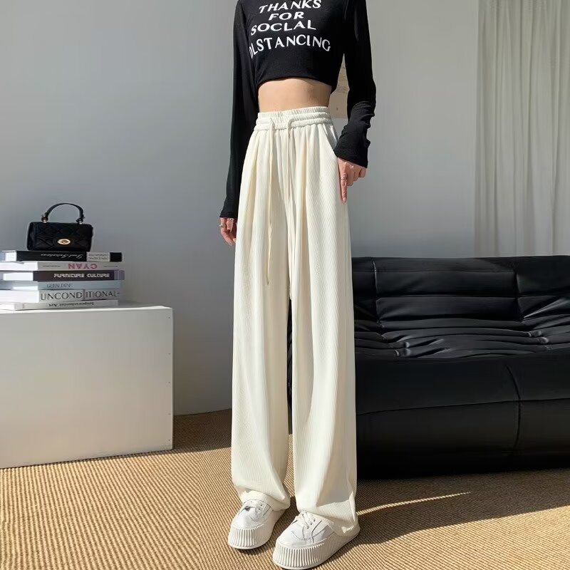 白パンツ 流れるような優雅なワイドパンツ