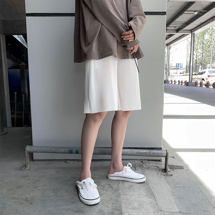 縦縞白パンツ ゆったりワイドショーツ 男性用カジュアル短パン