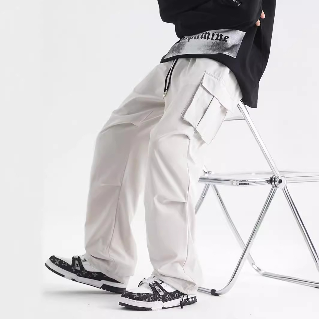 白パンツ ゆったりポケット付きカーゴパンツ