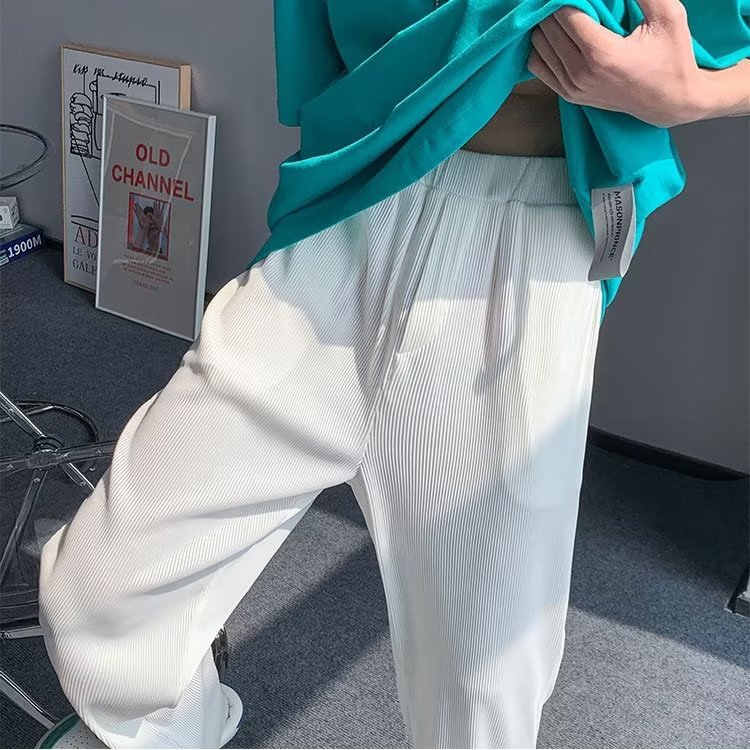 白パンツ 縦筋プリーツストレートパンツ