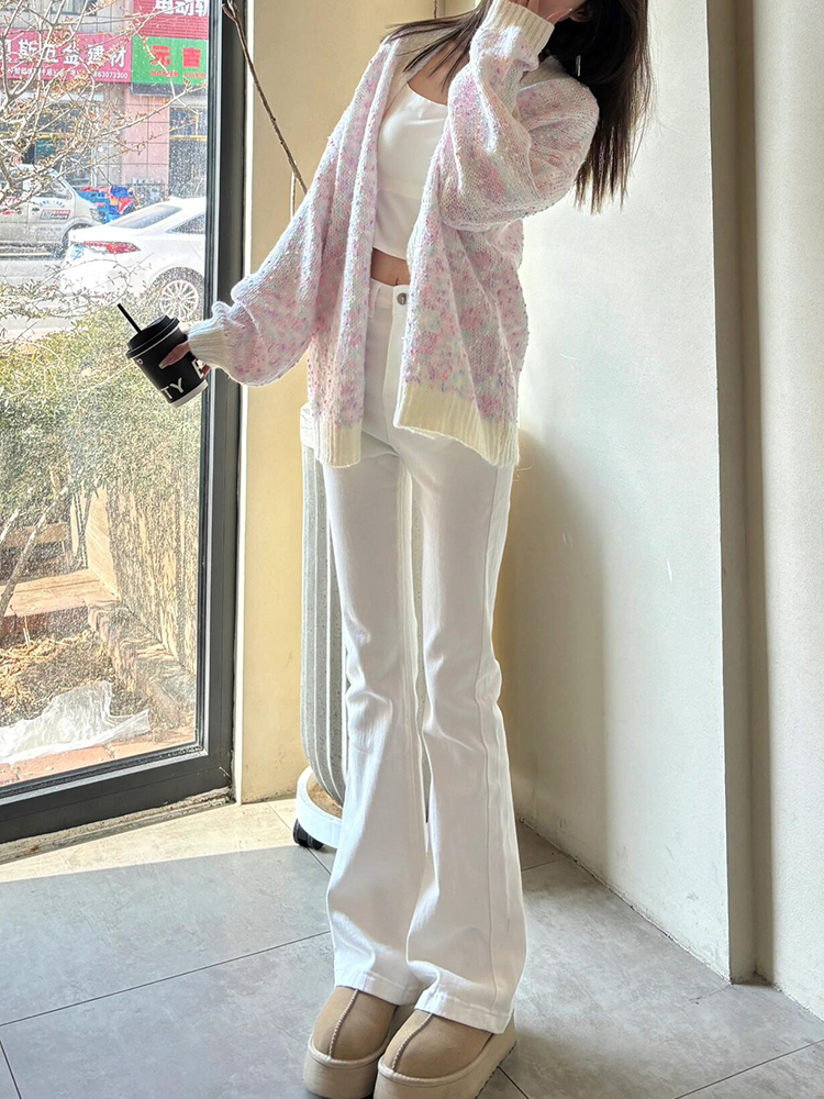 白パンツ 美脚際立つフレアパンツ