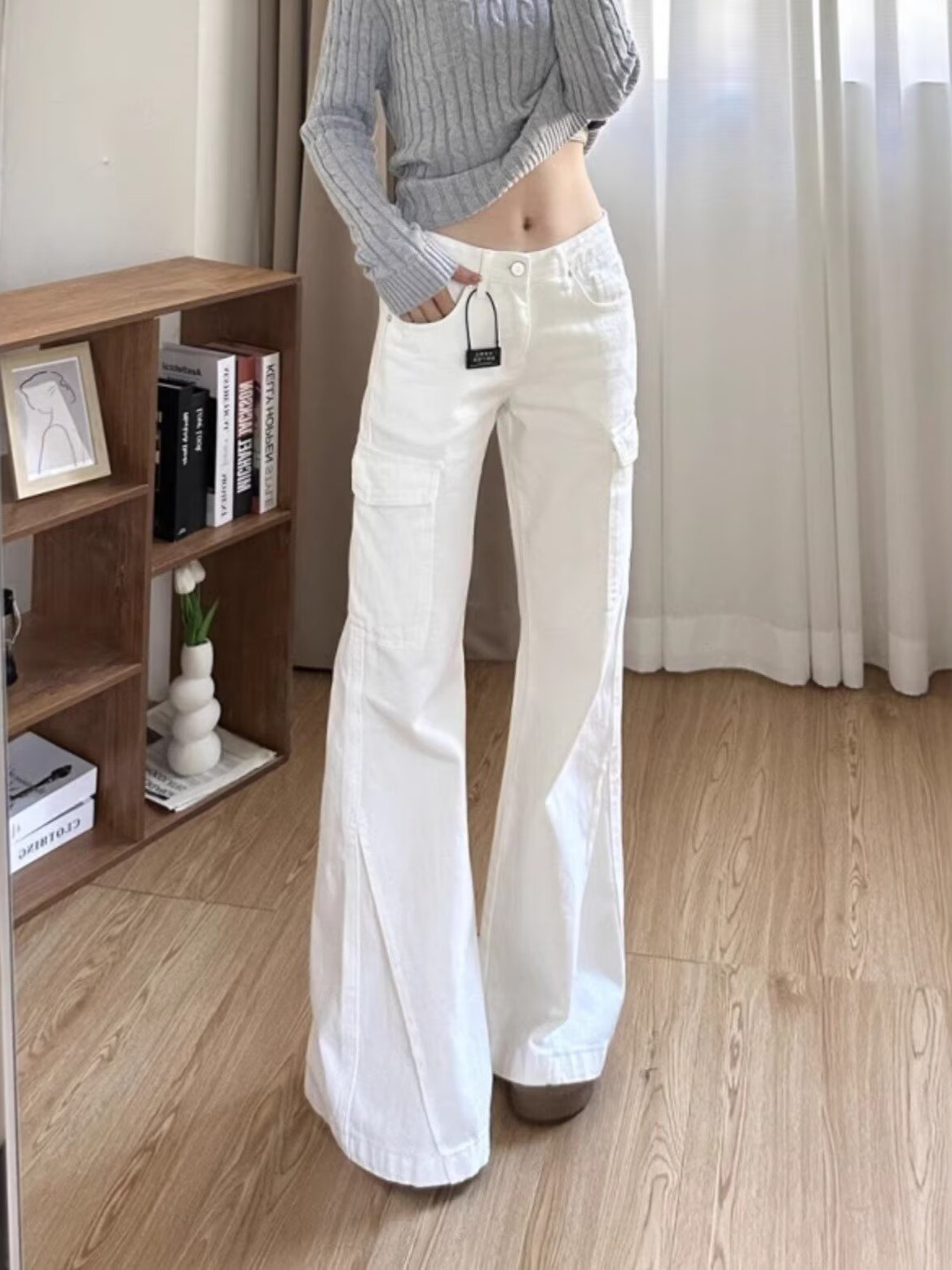 白パンツ カーゴポケット付きローライズフレアワイドパンツ