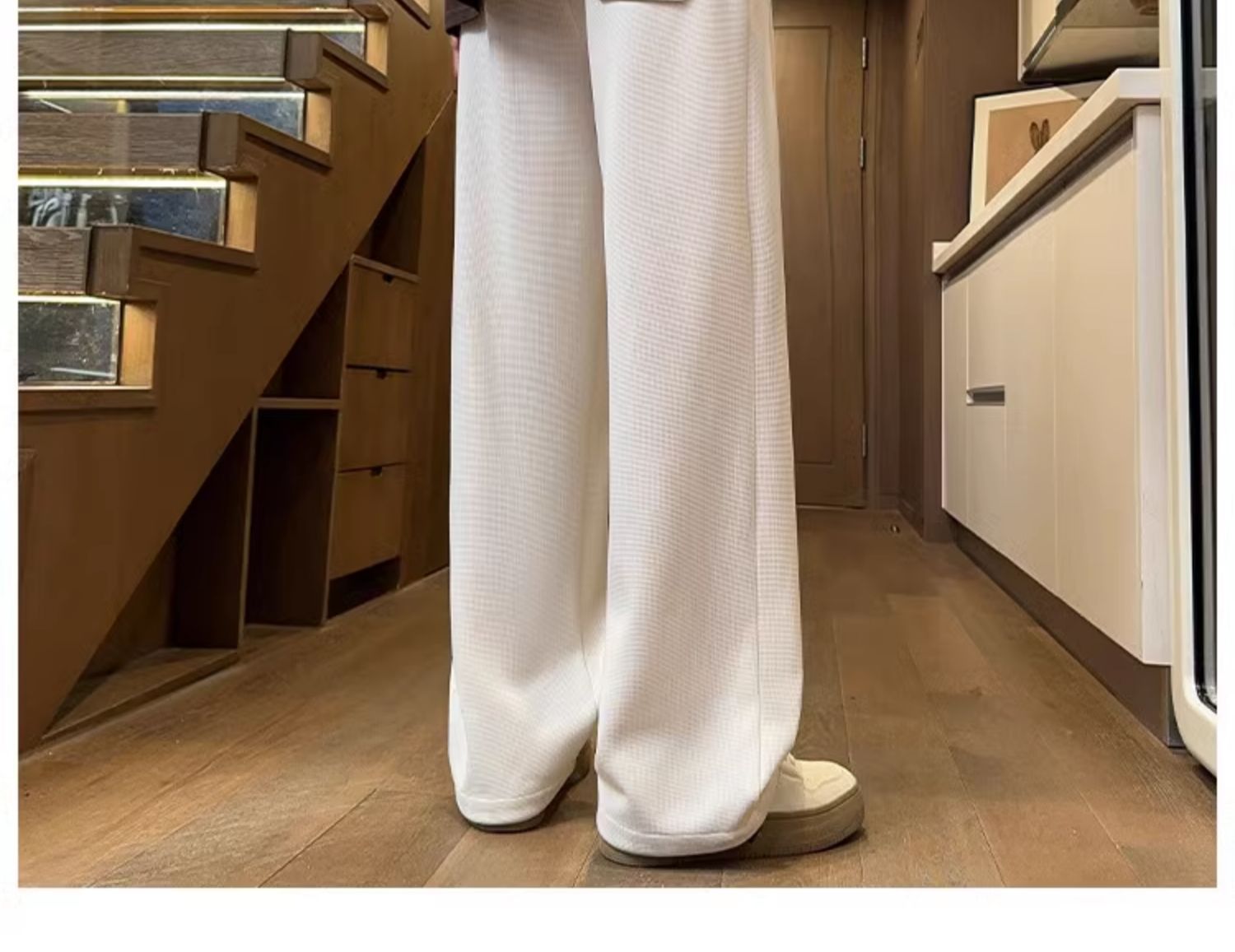白パンツ プリーツ風サイドベルトストレートパンツ