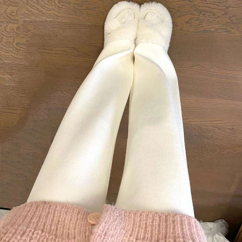 白パンツ やわらかニット風レギパン