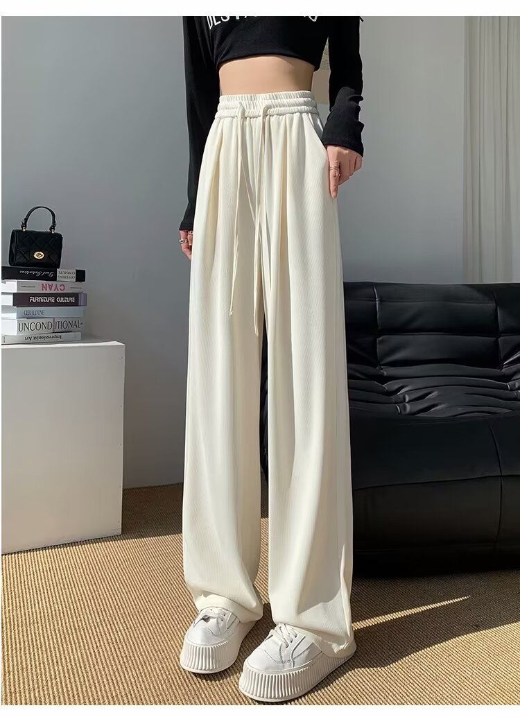 白パンツ 流れるような優雅なワイドパンツ