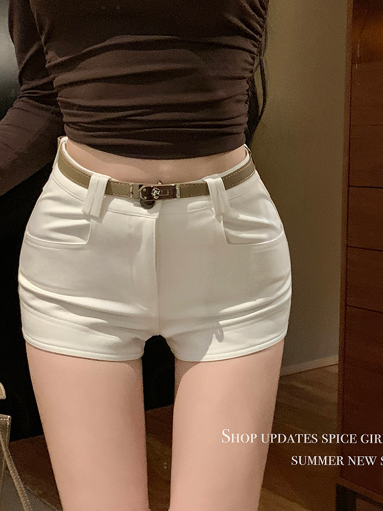 白パンツ ベルト付きホットパンツ