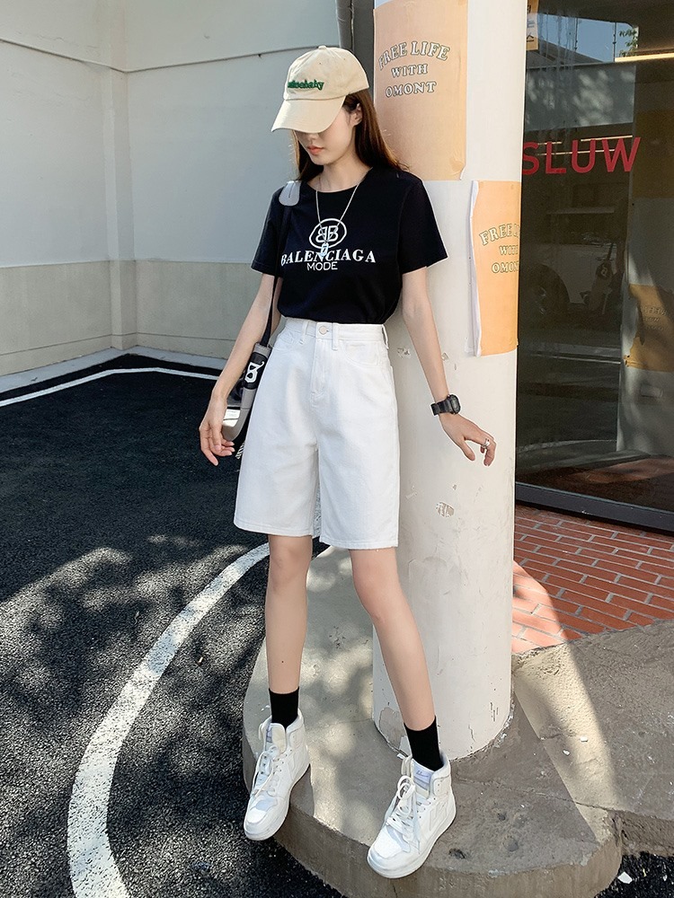 白パンツ すっきりシルエットハーフフレア