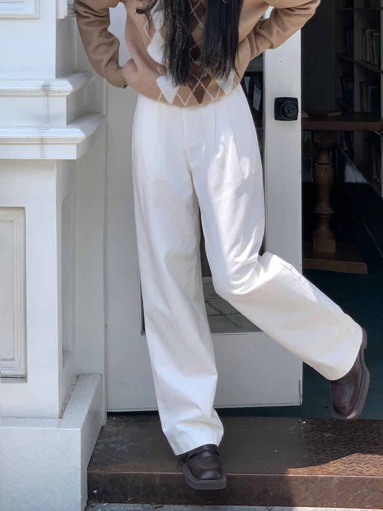 白パンツ ゆったりシルエットストレートパンツ