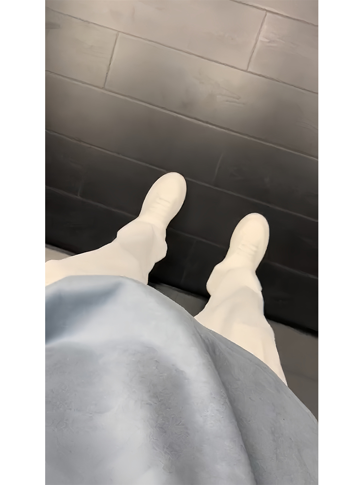 白パンツ すっきりシルエットパンツ