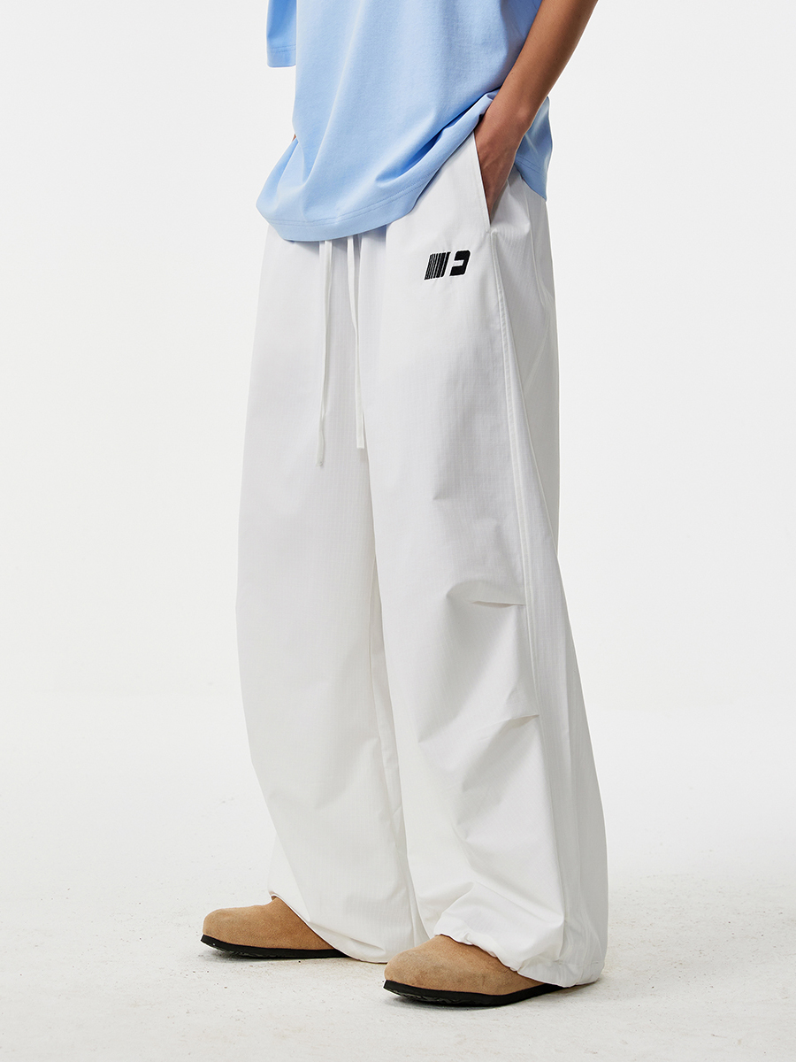 白パンツ ゆったりワイドカーゴパンツ