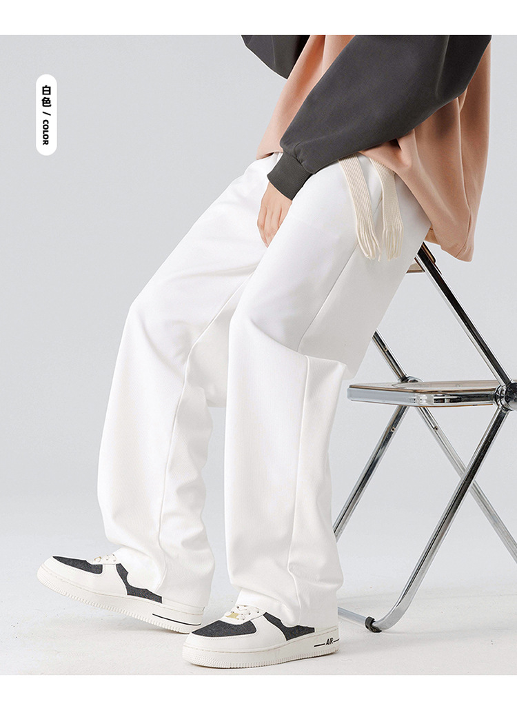 白パンツ 柔らか素材のゆったりストレート