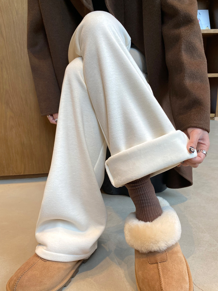 白パンツ しっとり上品なゆったりパンツ