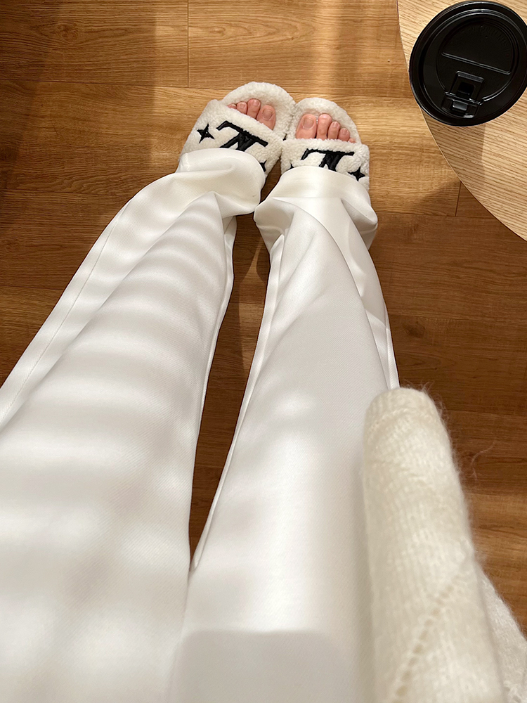 白パンツ サテン風ストレートパンツ