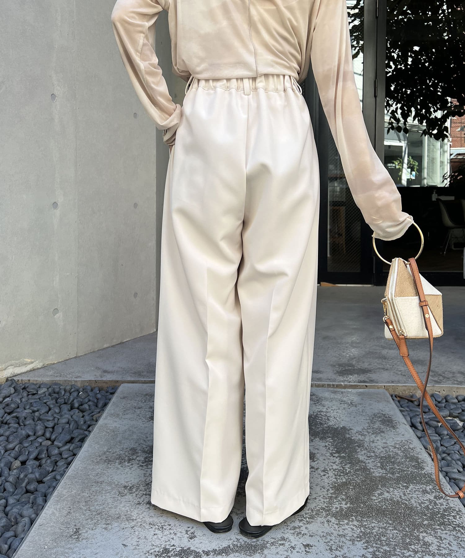 白パンツ 優雅なドレープワイドパンツ
