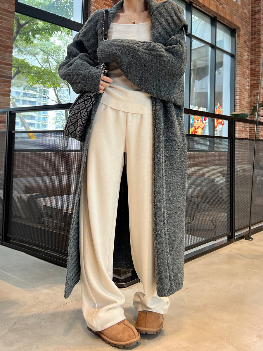 白パンツ しっとり上品なゆったりパンツ
