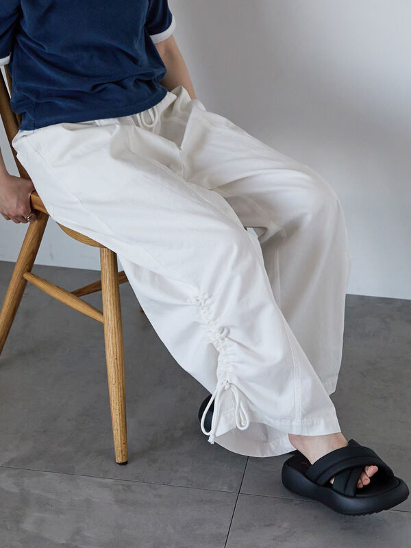 白パンツ 裾しぼりリラックスワイドパンツ