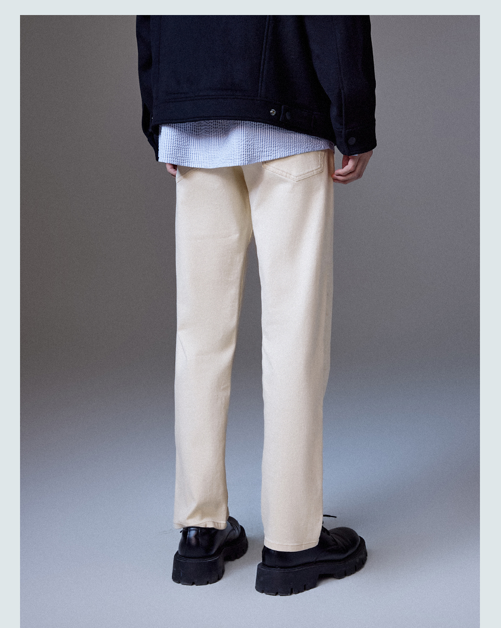 白パンツ クリーンシルエットストレートパンツ