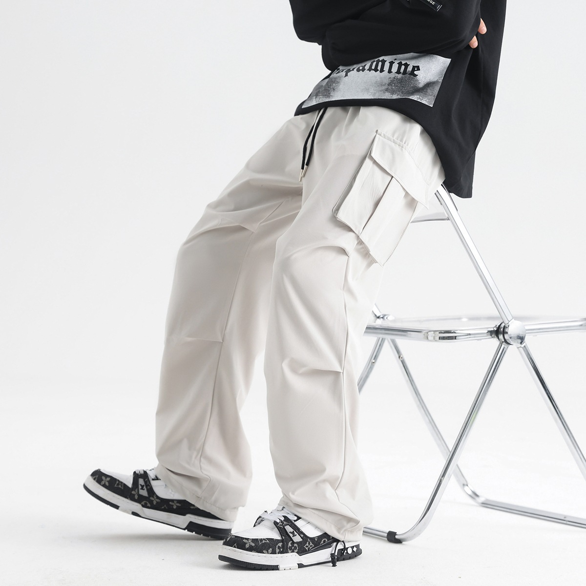 白パンツ ゆったりポケット付きカーゴパンツ