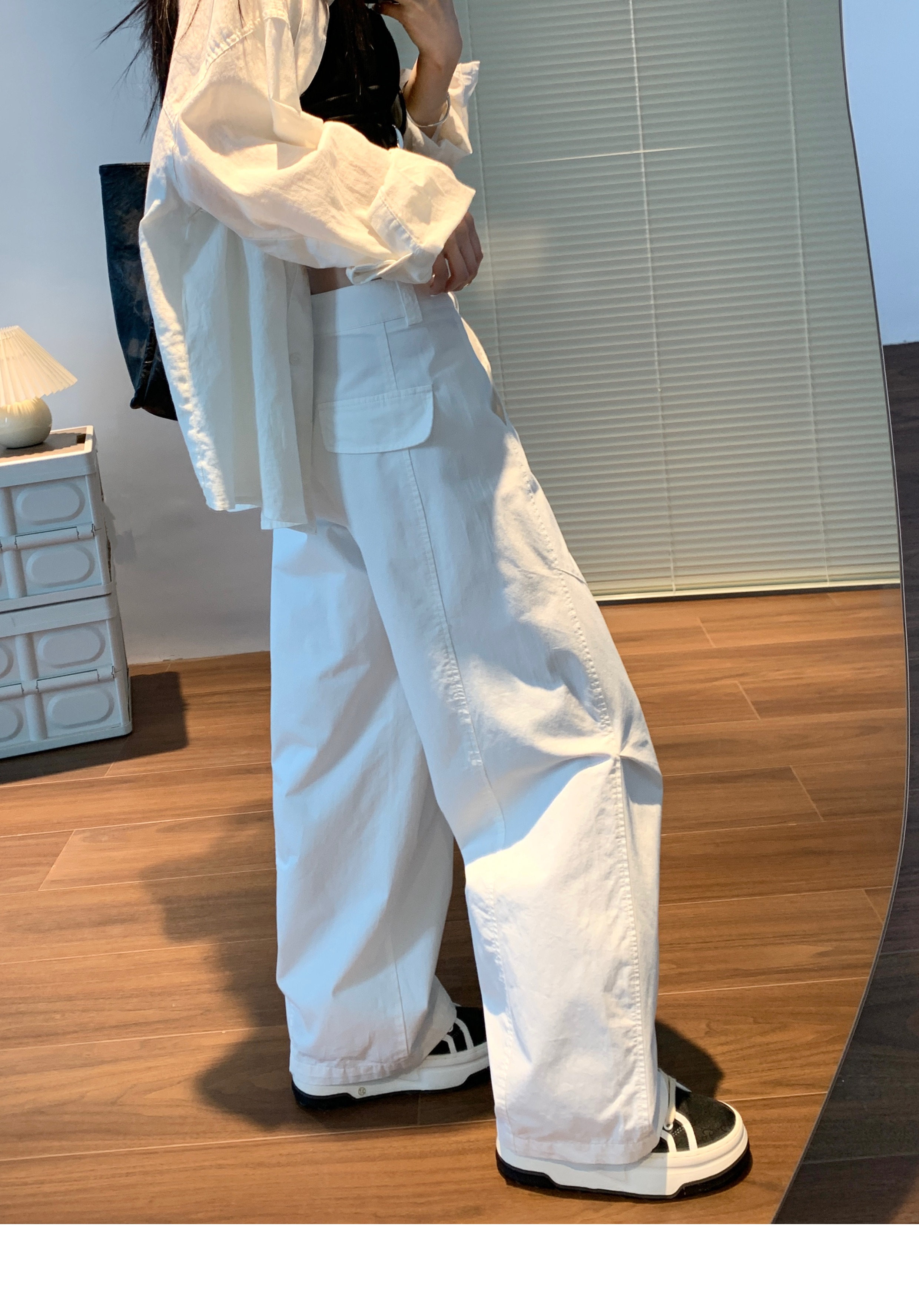 白パンツ 風合い豊かなワイドシルエットカーゴ