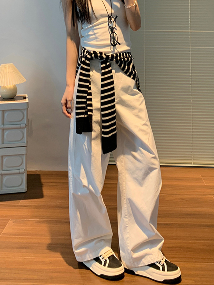 白パンツ 風合い豊かなワイドシルエットカーゴ