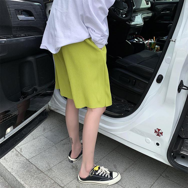 縦縞白パンツ ゆったりワイドショーツ 男性用カジュアル短パン