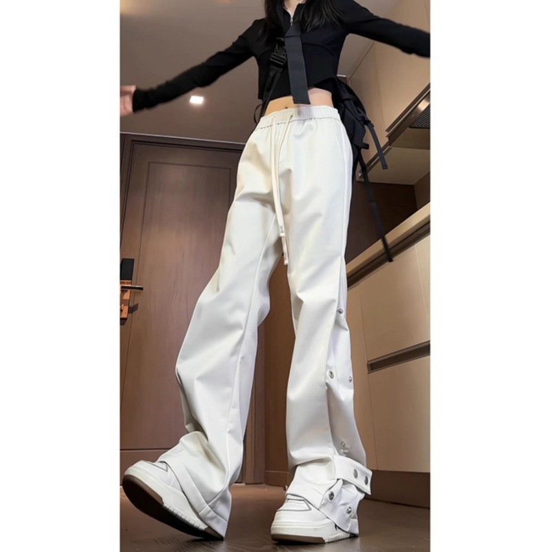 白パンツ スナップボタン付き裾広がりパンツ