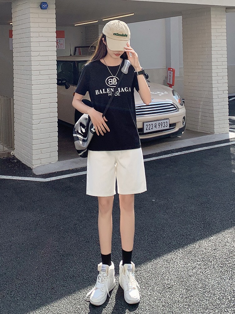 白パンツ すっきりシルエットハーフフレア