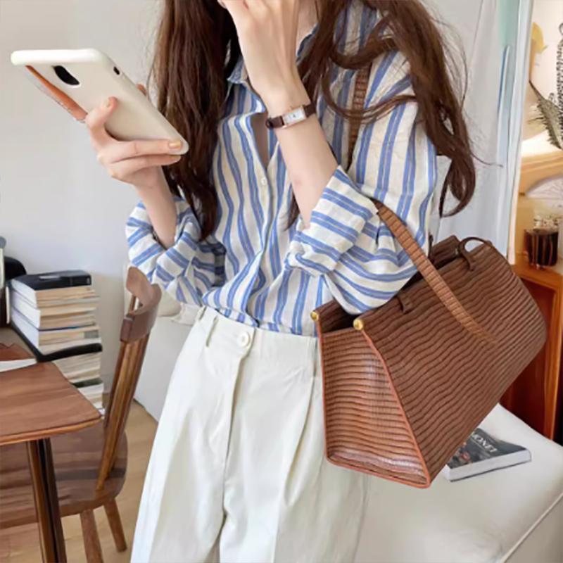 縦縞長袖レディースシャツ 体型カバー オフィス対応