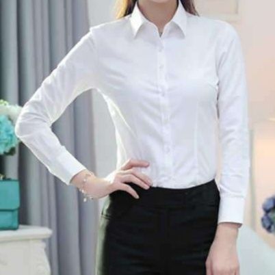 白シャツ　エレガントオフィスシャツ