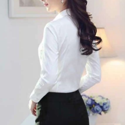 白シャツ　エレガントオフィスシャツ