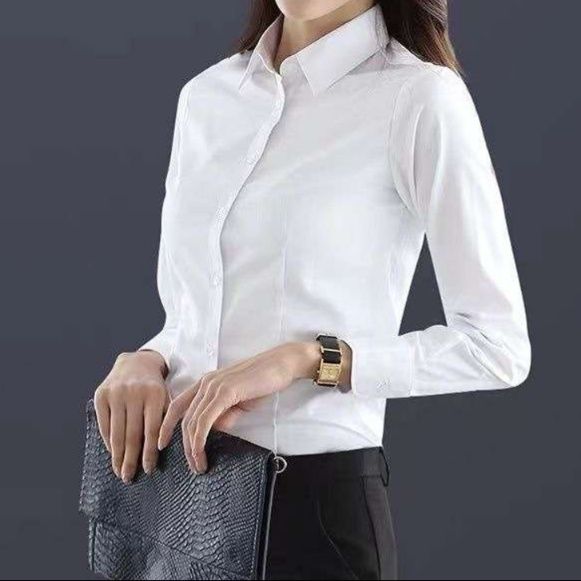 白シャツ　クラシカルスタイル長袖シャツ